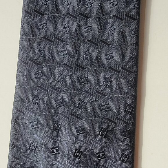CHANEL Men's Vintage Tie 100% Silk Made in Italy light navy blue squares and CCs - Picture 3 of 5